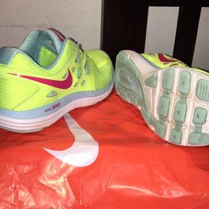 Nike Dual Fusion Lite Women’s Running Sneakers